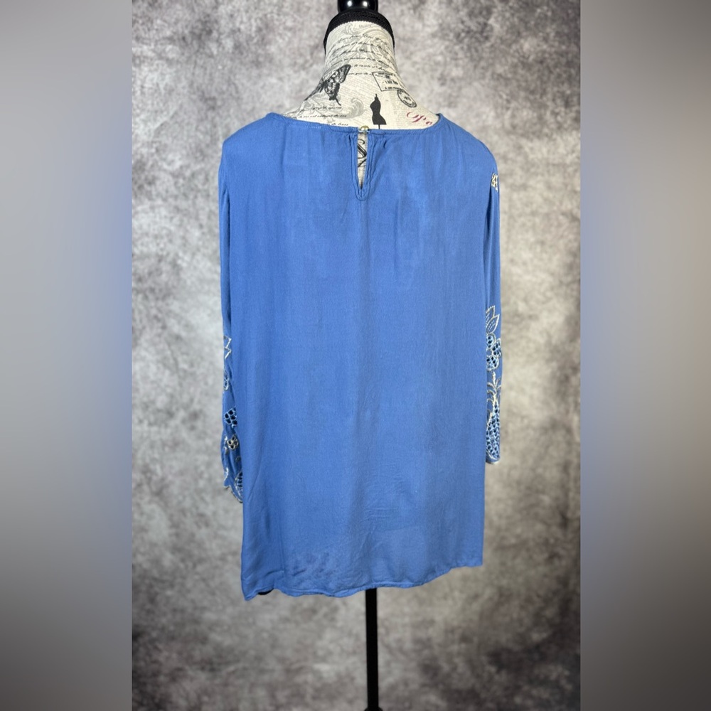LIV Los Angeles Blue Embroidered Tunic Top M Boho Coastal Crochet Lace Rayon - Picture 6 of 10